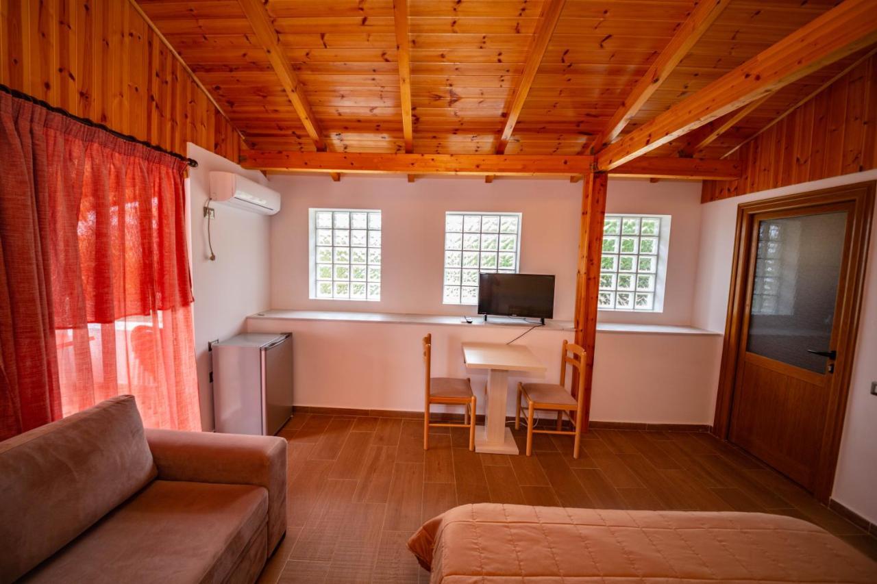 Guest House Luiza Borsh Buitenkant foto